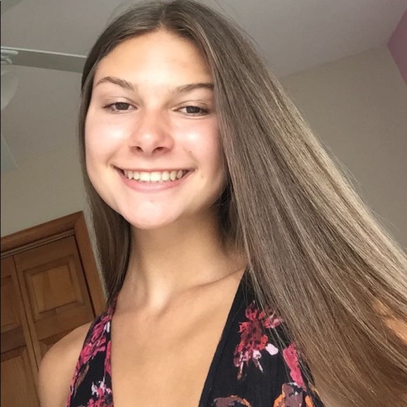 Meet your Posher, Mae - Picture 1 of 1